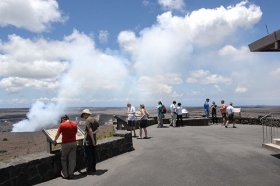 Hawaii, il momento è drammatico ma tutti di corsa a vedere l’eruzione - www.immediateboarding.it